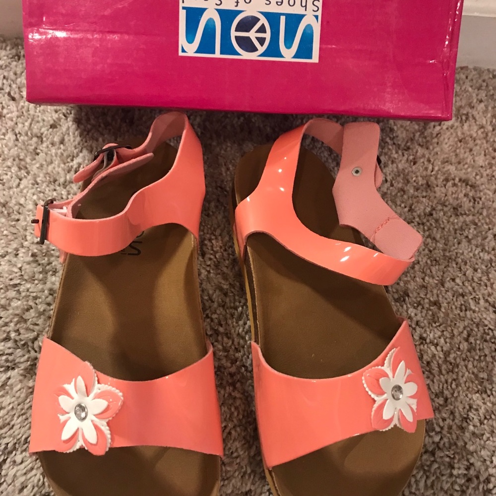 New SOS Girls coral flower strapped sandals size 2